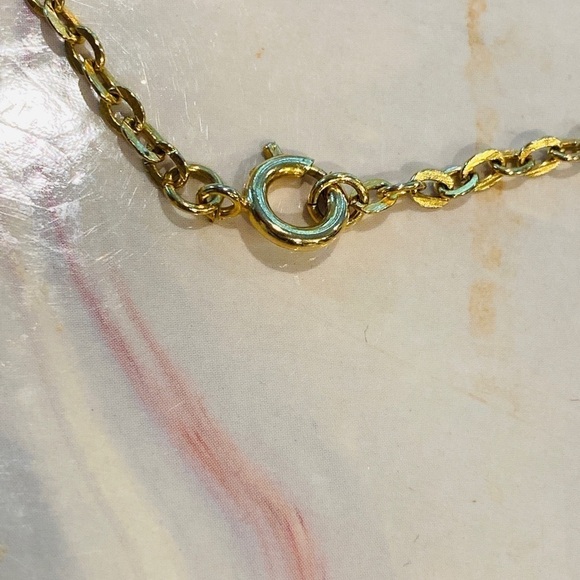 Vintage Gold Tone Chain Pendant 18” Long Tear Drop Design - Picture 5 of 15
